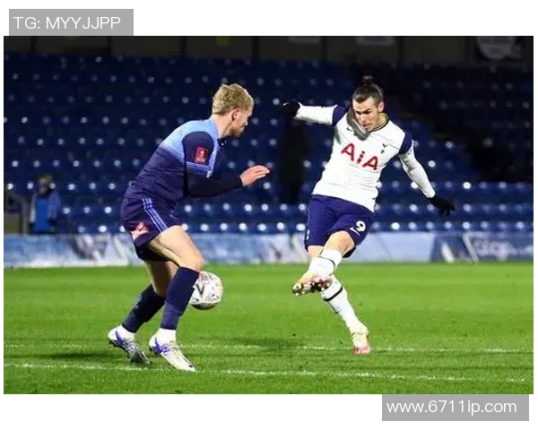 员瓤与威科姆的激烈对决揭示了足球战术与团队合作的重要性