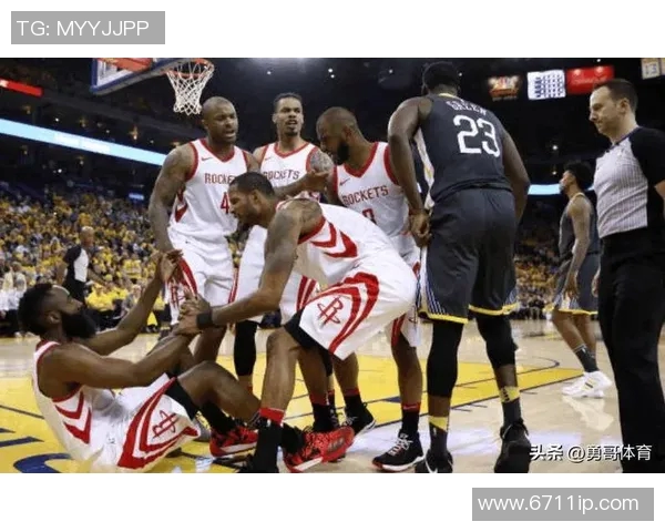 快船与火箭首战激烈对决球迷期待精彩瞬间与战术较量